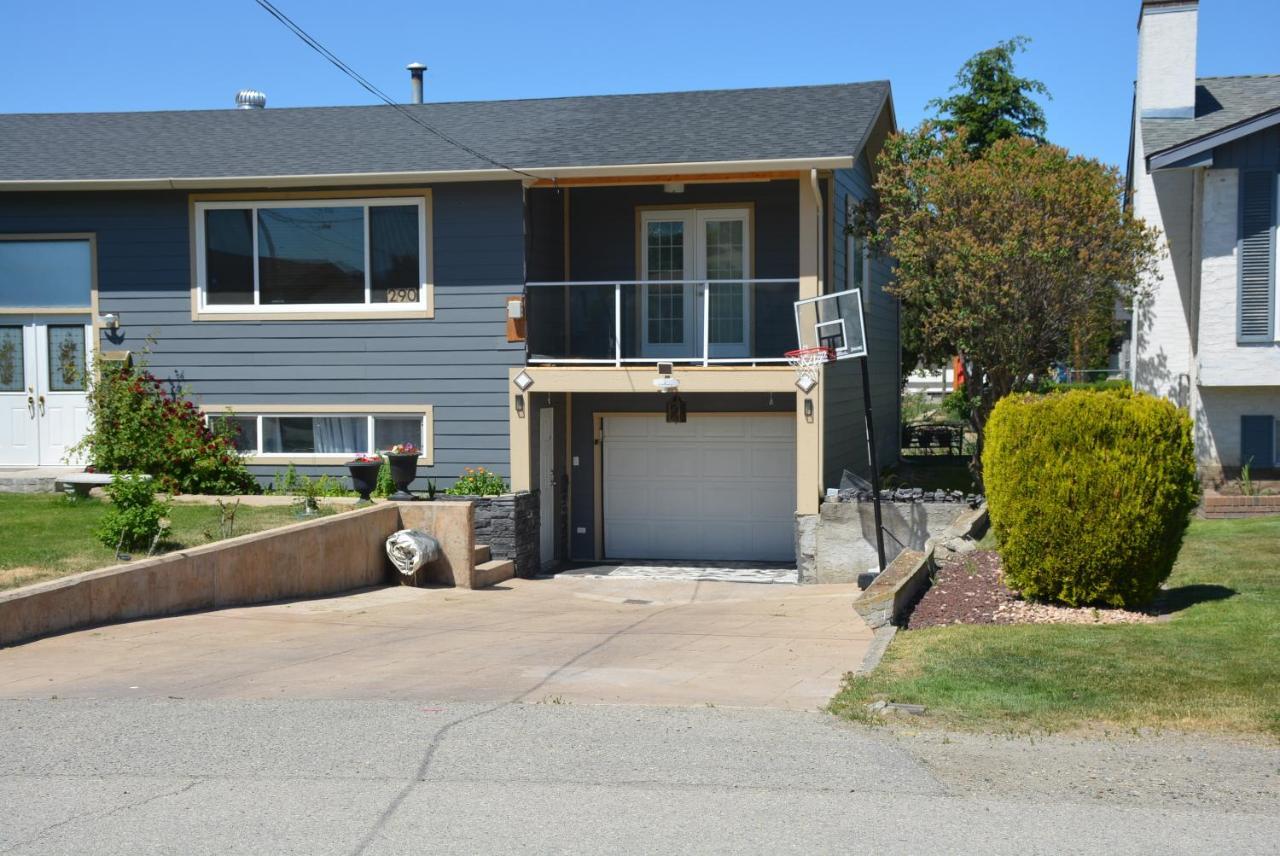 Aasra Home Kelowna Ngoại thất bức ảnh