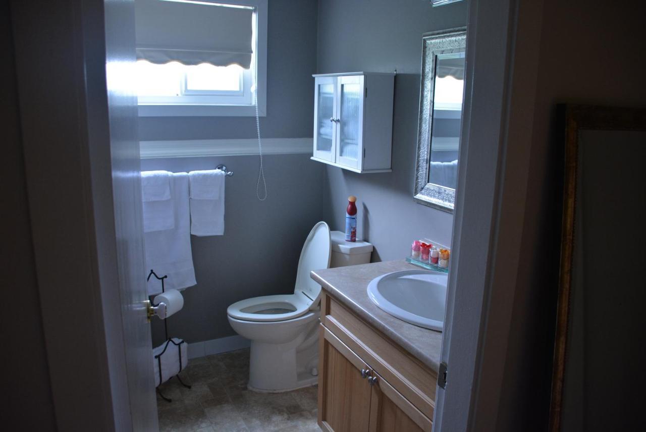Aasra Home Kelowna Ngoại thất bức ảnh