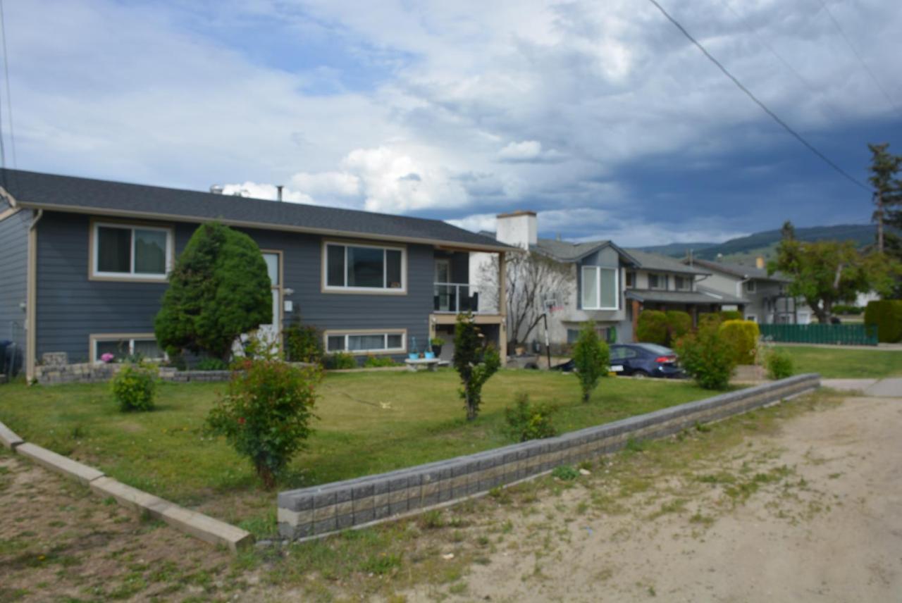 Aasra Home Kelowna Ngoại thất bức ảnh